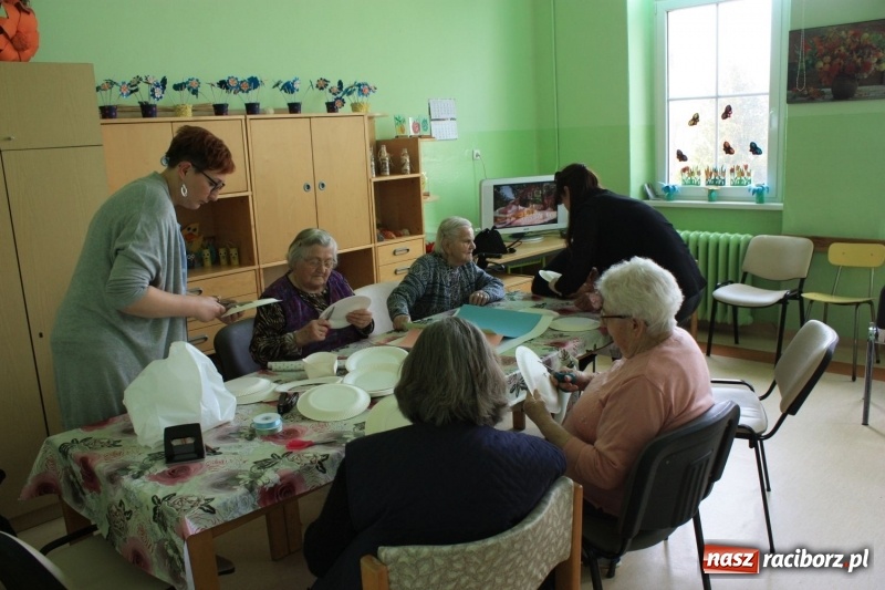 Zdjęcie w galerii na portalu naszraciborz.pl: Krzanowicki MOK organizuje czas wolny pacjentom wiadomości z regionu