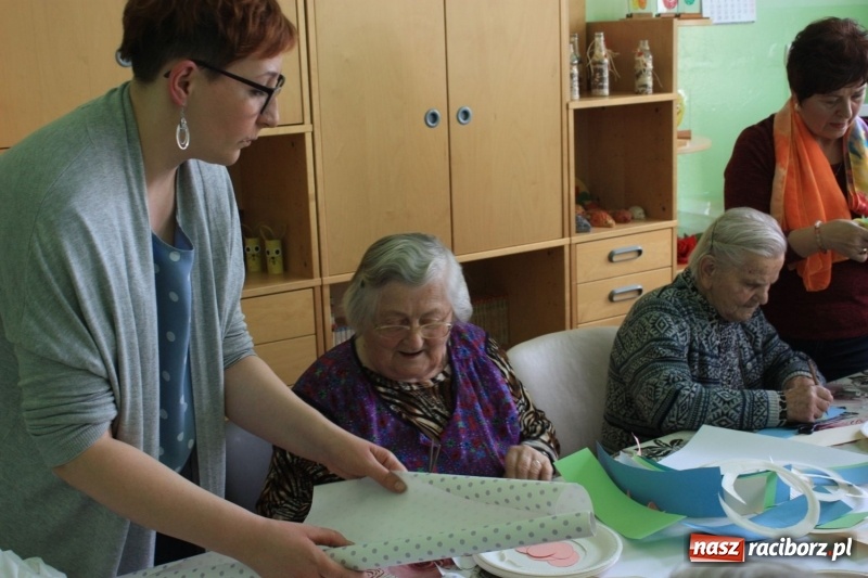 Zdjęcie w galerii na portalu naszraciborz.pl: Krzanowicki MOK organizuje czas wolny pacjentom wiadomości z regionu