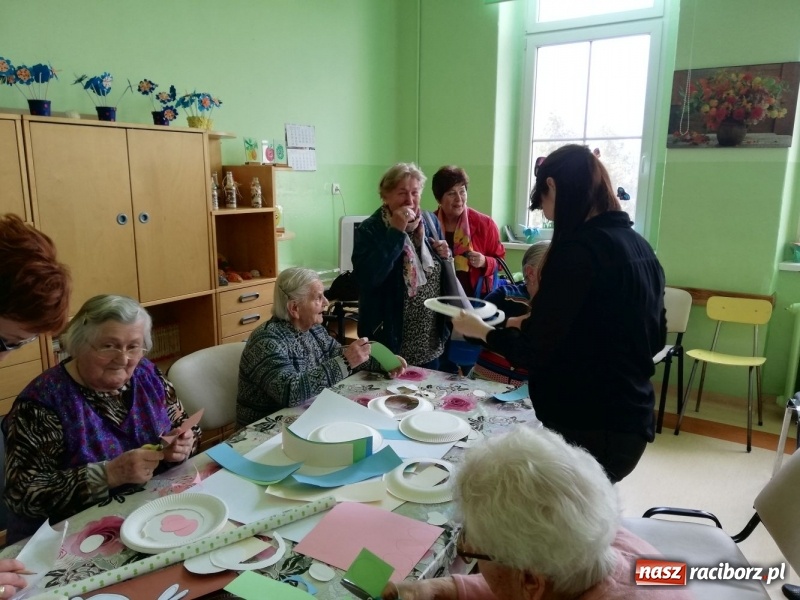 Zdjęcie w galerii na portalu naszraciborz.pl: Krzanowicki MOK organizuje czas wolny pacjentom wiadomości z regionu