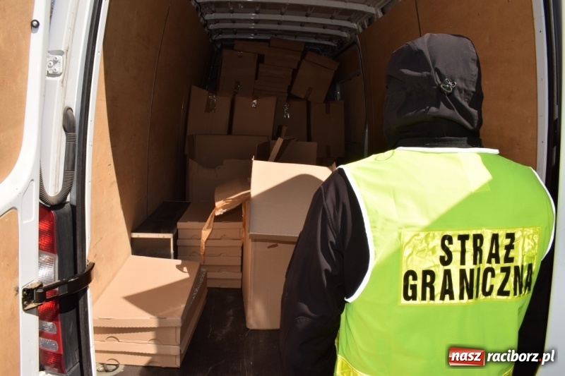Zdjęcie w galerii na portalu naszraciborz.pl: Kontrabanda w garażu. Sukces pograniczników z Raciborza wiadomości z regionu