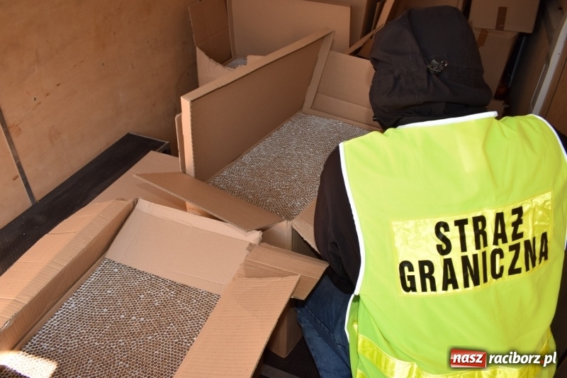 Zdjęcie w galerii na portalu naszraciborz.pl: Kontrabanda w garażu. Sukces pograniczników z Raciborza wiadomości z regionu