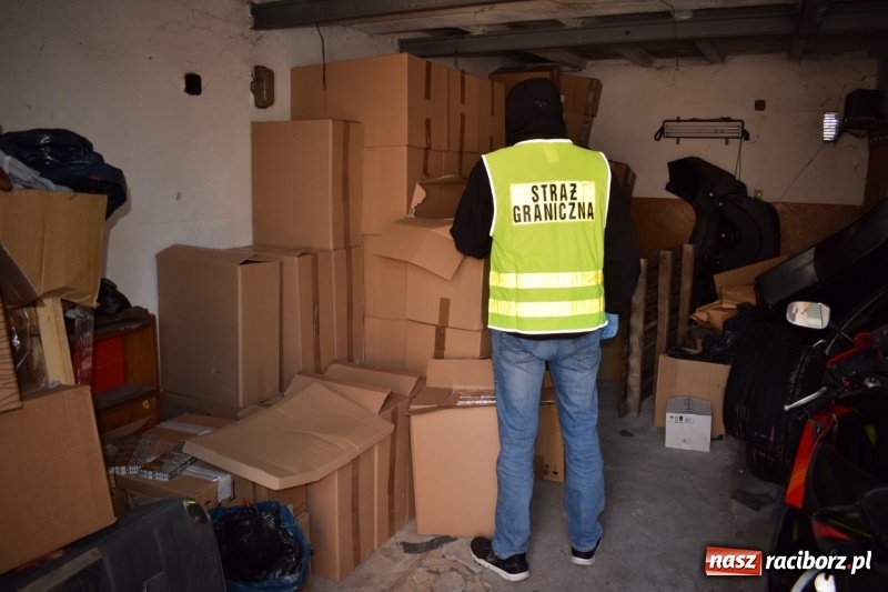 Zdjęcie w galerii na portalu naszraciborz.pl: Kontrabanda w garażu. Sukces pograniczników z Raciborza wiadomości z regionu
