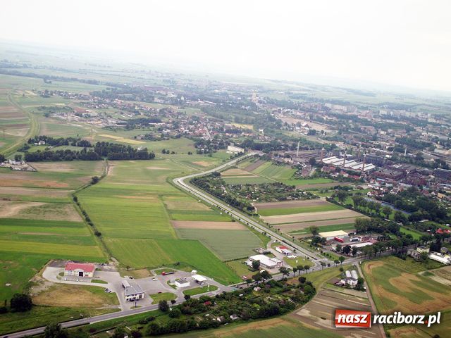 Zdjęcie w galerii na portalu naszraciborz.pl: Racibórz widziany z szybowca wiadomości z regionu