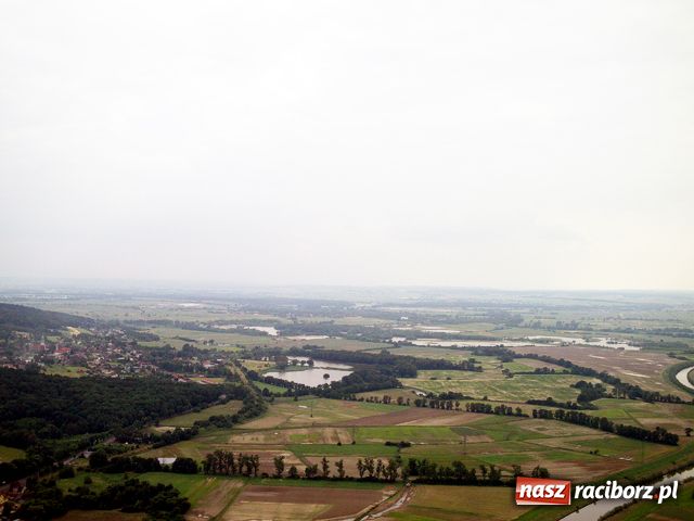 Zdjęcie w galerii na portalu naszraciborz.pl: Racibórz widziany z szybowca wiadomości z regionu