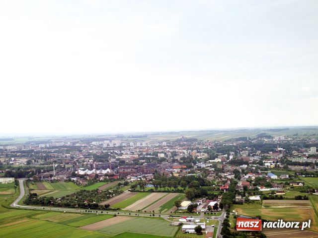 Zdjęcie w galerii na portalu naszraciborz.pl: Racibórz widziany z szybowca wiadomości z regionu