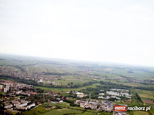 Zdjęcie w galerii na portalu naszraciborz.pl: Racibórz widziany z szybowca wiadomości z regionu