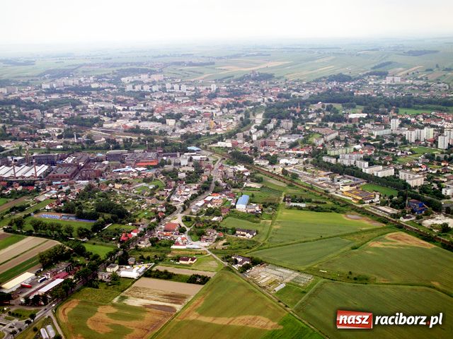 Zdjęcie w galerii na portalu naszraciborz.pl: Racibórz widziany z szybowca wiadomości z regionu