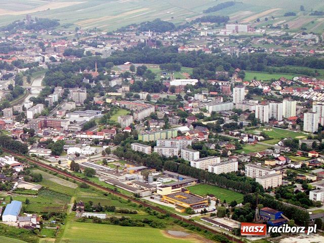 Zdjęcie w galerii na portalu naszraciborz.pl: Racibórz widziany z szybowca wiadomości z regionu