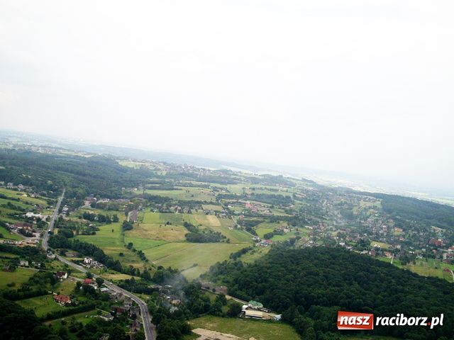 Zdjęcie w galerii na portalu naszraciborz.pl: Racibórz widziany z szybowca wiadomości z regionu