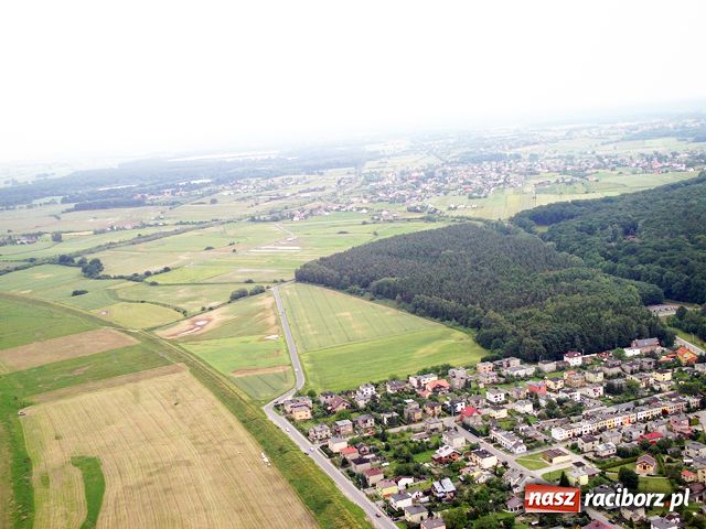 Zdjęcie w galerii na portalu naszraciborz.pl: Racibórz widziany z szybowca wiadomości z regionu