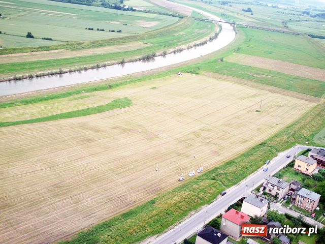 Zdjęcie w galerii na portalu naszraciborz.pl: Racibórz widziany z szybowca wiadomości z regionu