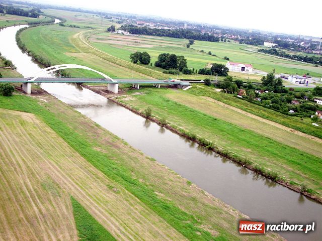 Zdjęcie w galerii na portalu naszraciborz.pl: Racibórz widziany z szybowca wiadomości z regionu