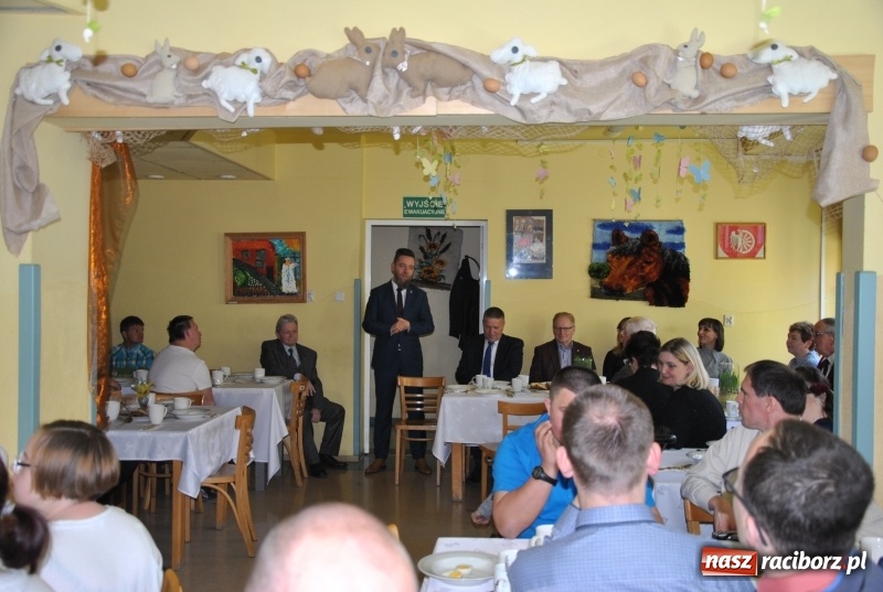 Zdjęcie w galerii na portalu naszraciborz.pl: Śniadanie Wielkanocne w raciborskim WTZ wiadomości z regionu