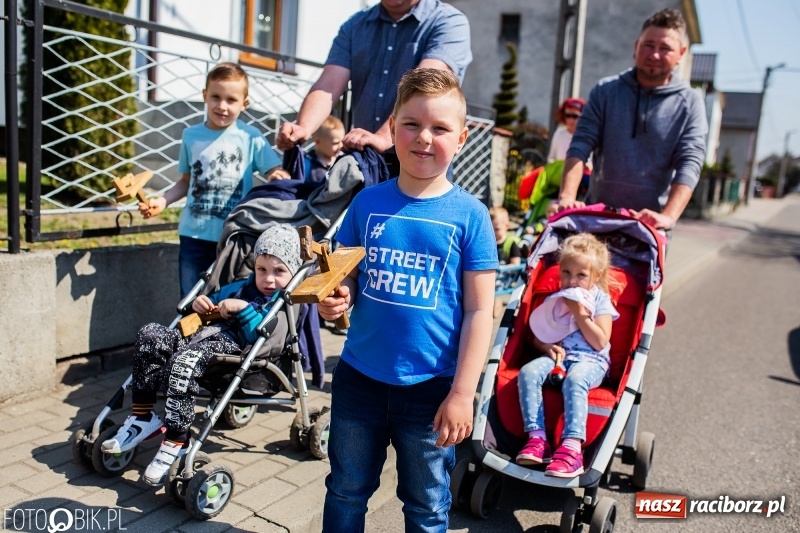 Zdjęcie w galerii na portalu naszraciborz.pl: W Raciborzu-Sudole znów było dziś słychać klekotki wiadomości z regionu