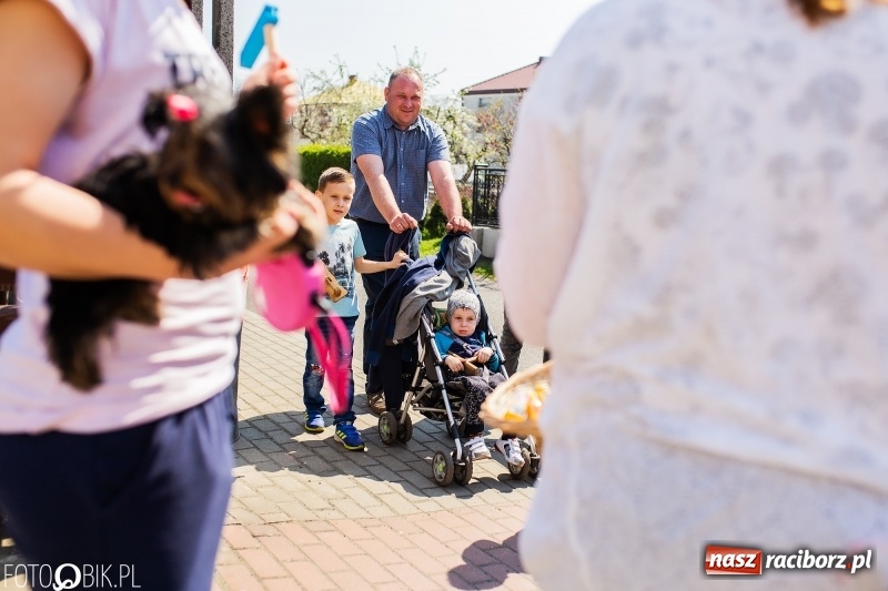 Zdjęcie w galerii na portalu naszraciborz.pl: W Raciborzu-Sudole znów było dziś słychać klekotki wiadomości z regionu