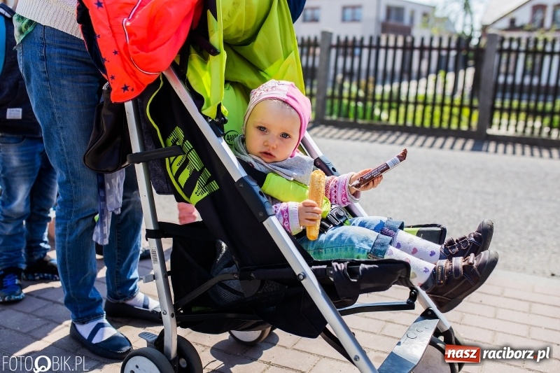 Zdjęcie w galerii na portalu naszraciborz.pl: W Raciborzu-Sudole znów było dziś słychać klekotki wiadomości z regionu