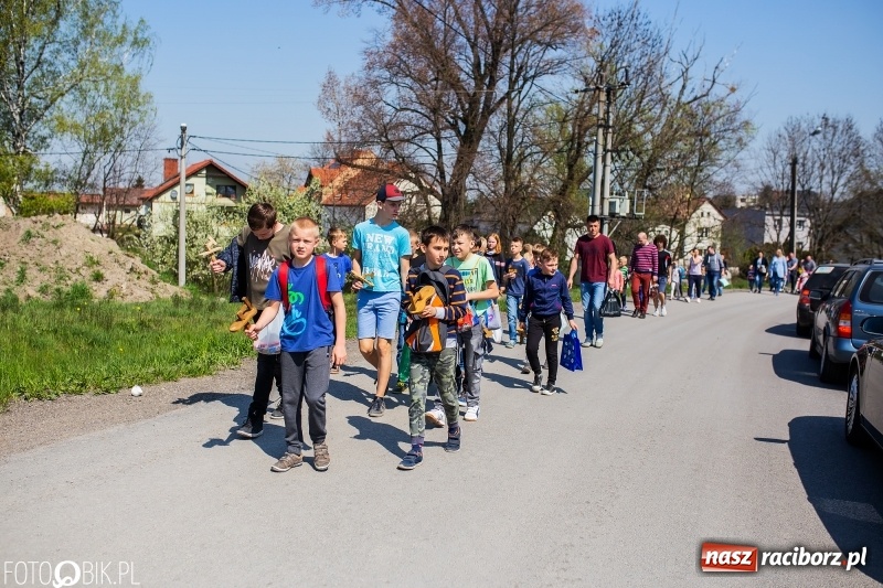Zdjęcie w galerii na portalu naszraciborz.pl: W Raciborzu-Sudole znów było dziś słychać klekotki wiadomości z regionu