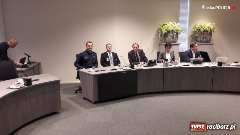 Zdjęcie w galerii na portalu naszraciborz.pl: Praca w Holandii pod lupą śląskiej policji. NIE dla pracy przymusowej! [SONDA] wiadomości z regionu