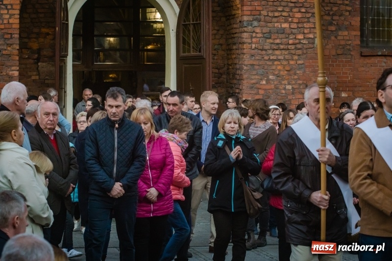 Zdjęcie w galerii na portalu naszraciborz.pl: Krzyż jest tronem miłosierdzia [FOTO] wiadomości z regionu