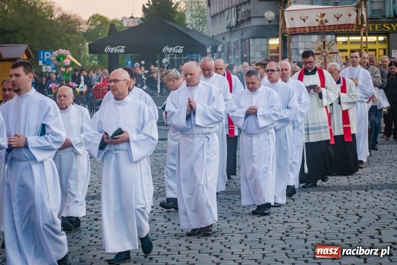 Zdjęcie w galerii na portalu naszraciborz.pl: Krzyż jest tronem miłosierdzia [FOTO] wiadomości z regionu