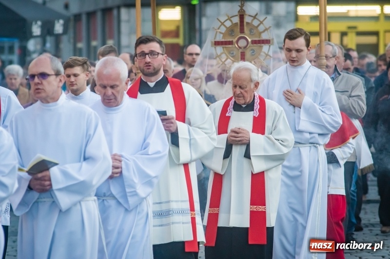 Zdjęcie w galerii na portalu naszraciborz.pl: Krzyż jest tronem miłosierdzia [FOTO] wiadomości z regionu