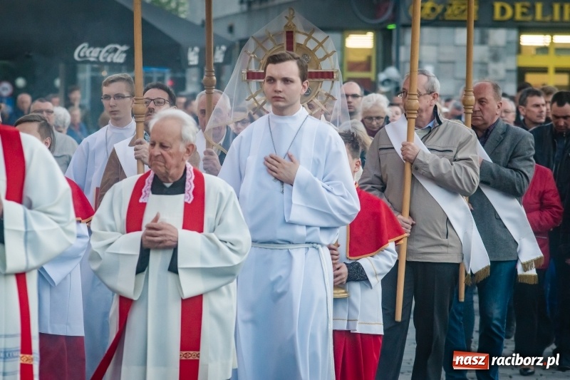 Zdjęcie w galerii na portalu naszraciborz.pl: Krzyż jest tronem miłosierdzia [FOTO] wiadomości z regionu