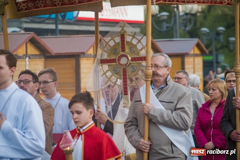 Zdjęcie w galerii na portalu naszraciborz.pl: Krzyż jest tronem miłosierdzia [FOTO] wiadomości z regionu