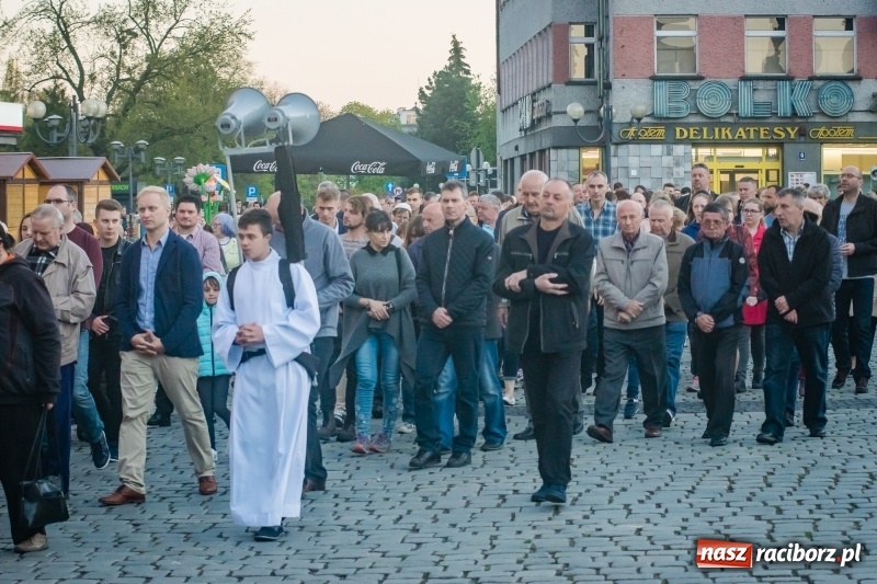 Zdjęcie w galerii na portalu naszraciborz.pl: Krzyż jest tronem miłosierdzia [FOTO] wiadomości z regionu