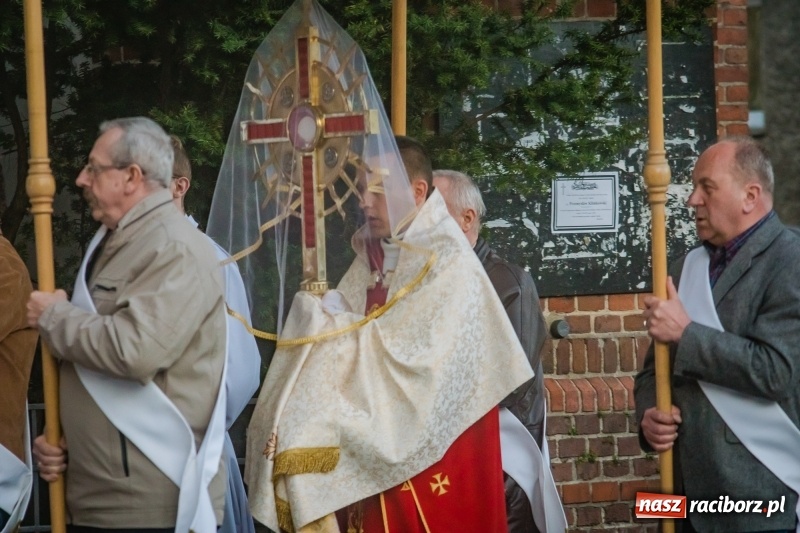 Zdjęcie w galerii na portalu naszraciborz.pl: Krzyż jest tronem miłosierdzia [FOTO] wiadomości z regionu