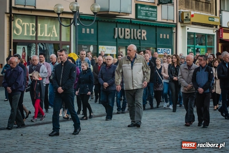 Zdjęcie w galerii na portalu naszraciborz.pl: Krzyż jest tronem miłosierdzia [FOTO] wiadomości z regionu