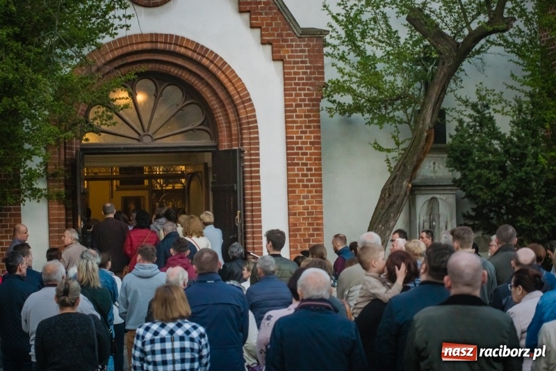 Zdjęcie w galerii na portalu naszraciborz.pl: Krzyż jest tronem miłosierdzia [FOTO] wiadomości z regionu