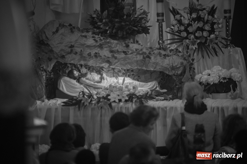 Zdjęcie w galerii na portalu naszraciborz.pl: Krzyż jest tronem miłosierdzia [FOTO] wiadomości z regionu