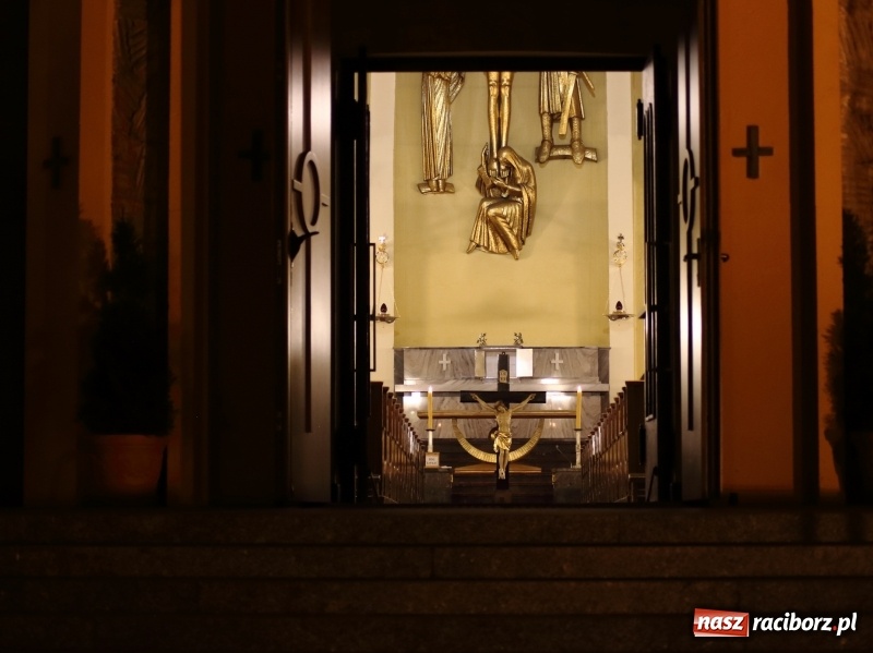 Zdjęcie w galerii na portalu naszraciborz.pl: Dekret biskupa opolskiego o przebiegu Wielkiego Tygodnia. Od Wielkanocy 50 osób w kościele wiadomości z regionu
