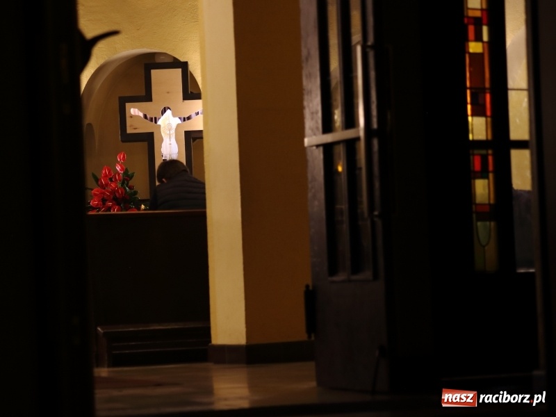 Zdjęcie w galerii na portalu naszraciborz.pl: Dekret biskupa opolskiego o przebiegu Wielkiego Tygodnia. Od Wielkanocy 50 osób w kościele wiadomości z regionu