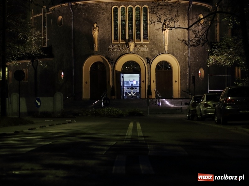 Zdjęcie w galerii na portalu naszraciborz.pl: Dekret biskupa opolskiego o przebiegu Wielkiego Tygodnia. Od Wielkanocy 50 osób w kościele wiadomości z regionu