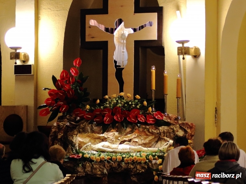 Zdjęcie w galerii na portalu naszraciborz.pl: Dekret biskupa opolskiego o przebiegu Wielkiego Tygodnia. Od Wielkanocy 50 osób w kościele wiadomości z regionu
