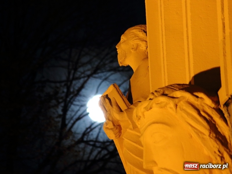 Zdjęcie w galerii na portalu naszraciborz.pl: Dekret biskupa opolskiego o przebiegu Wielkiego Tygodnia. Od Wielkanocy 50 osób w kościele wiadomości z regionu