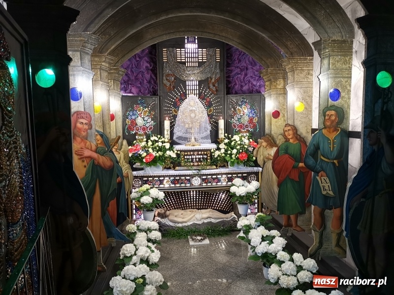 Zdjęcie w galerii na portalu naszraciborz.pl: Dekret biskupa opolskiego o przebiegu Wielkiego Tygodnia. Od Wielkanocy 50 osób w kościele wiadomości z regionu