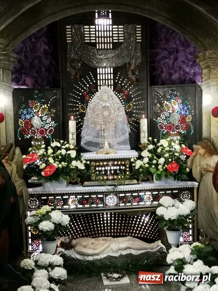 Zdjęcie w galerii na portalu naszraciborz.pl: Dekret biskupa opolskiego o przebiegu Wielkiego Tygodnia. Od Wielkanocy 50 osób w kościele wiadomości z regionu