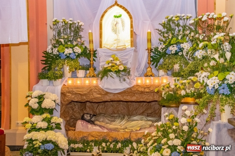 Zdjęcie w galerii na portalu naszraciborz.pl: Dekret biskupa opolskiego o przebiegu Wielkiego Tygodnia. Od Wielkanocy 50 osób w kościele wiadomości z regionu