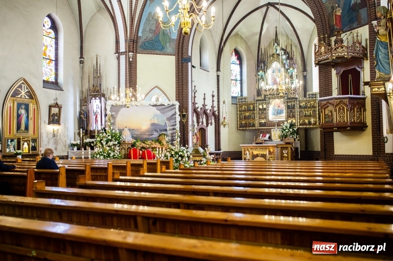 Zdjęcie w galerii na portalu naszraciborz.pl: Dekret biskupa opolskiego o przebiegu Wielkiego Tygodnia. Od Wielkanocy 50 osób w kościele wiadomości z regionu