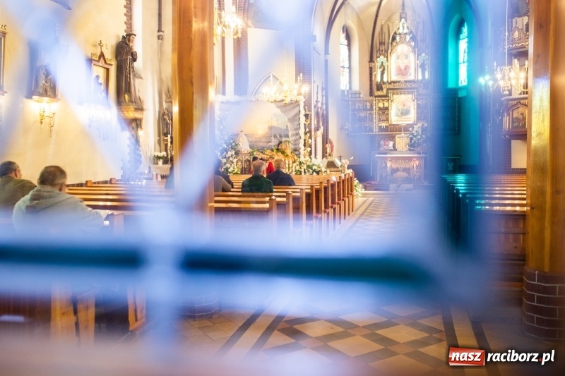 Zdjęcie w galerii na portalu naszraciborz.pl: Dekret biskupa opolskiego o przebiegu Wielkiego Tygodnia. Od Wielkanocy 50 osób w kościele wiadomości z regionu