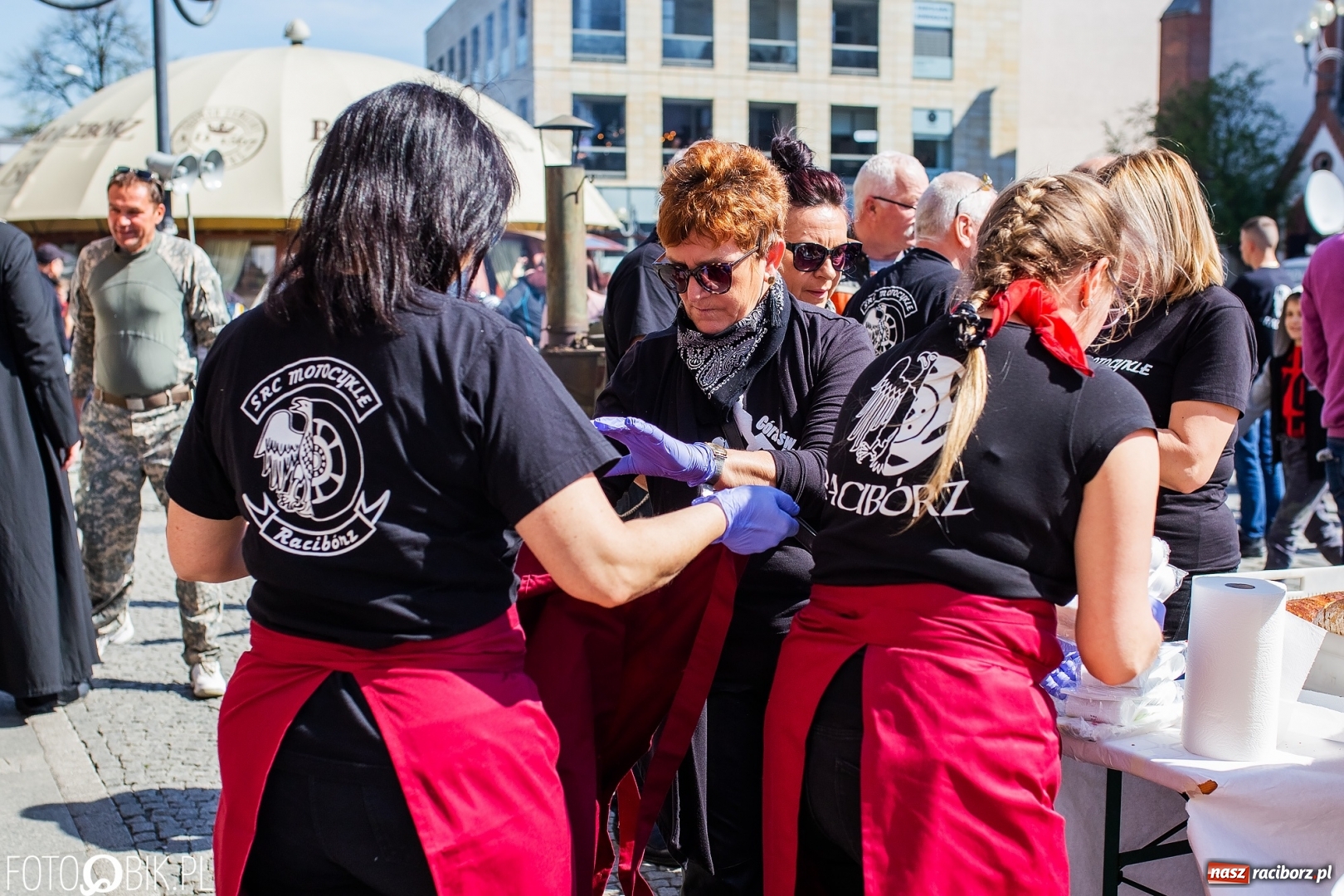 Zdjęcie w galerii na portalu naszraciborz.pl: Setki święconek na raciborskim Rynku, a do tego wielkanocny żurek [FOTO i WIDEO] wiadomości z regionu