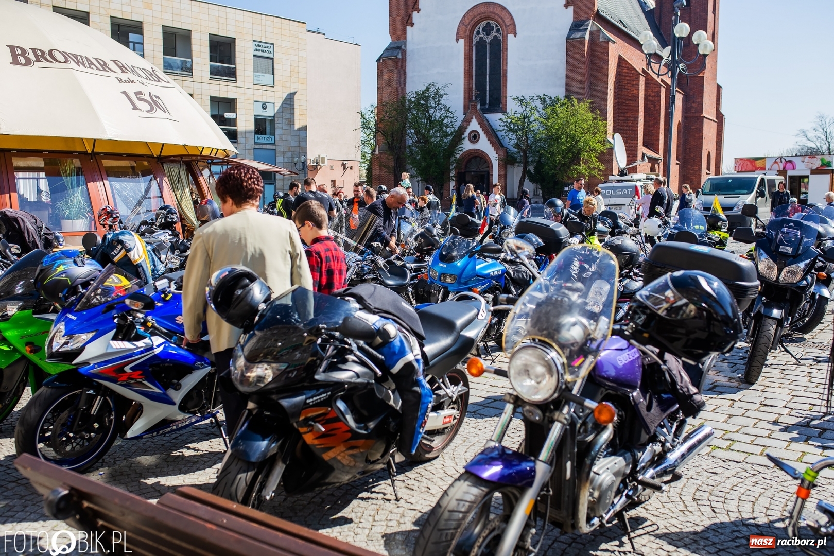 Zdjęcie w galerii na portalu naszraciborz.pl: Setki święconek na raciborskim Rynku, a do tego wielkanocny żurek [FOTO i WIDEO] wiadomości z regionu