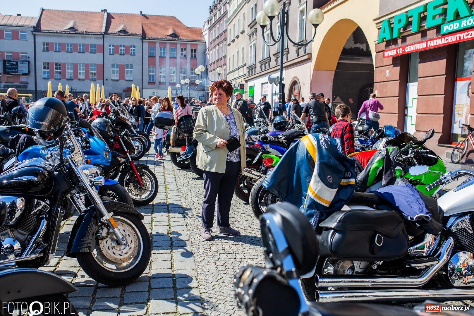 Zdjęcie w galerii na portalu naszraciborz.pl: Setki święconek na raciborskim Rynku, a do tego wielkanocny żurek [FOTO i WIDEO] wiadomości z regionu
