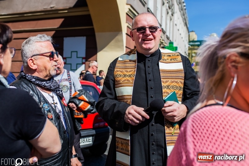Zdjęcie w galerii na portalu naszraciborz.pl: Setki święconek na raciborskim Rynku, a do tego wielkanocny żurek [FOTO i WIDEO] wiadomości z regionu