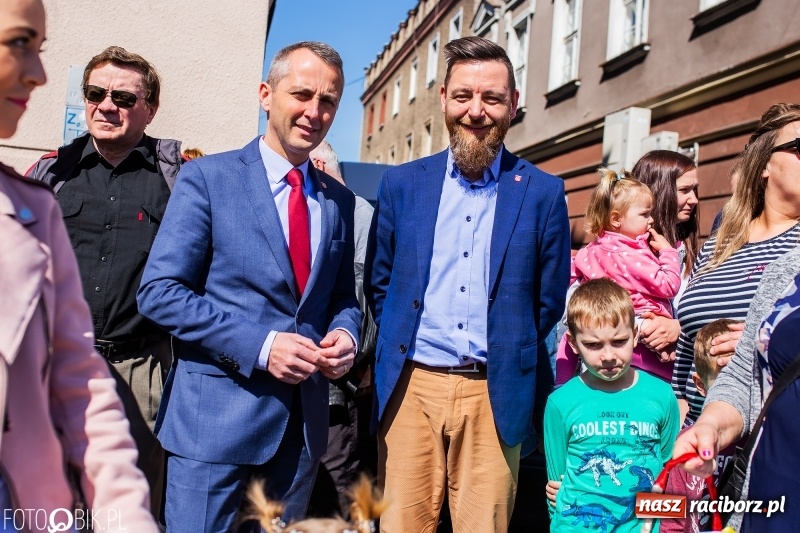 Zdjęcie w galerii na portalu naszraciborz.pl: Setki święconek na raciborskim Rynku, a do tego wielkanocny żurek [FOTO i WIDEO] wiadomości z regionu