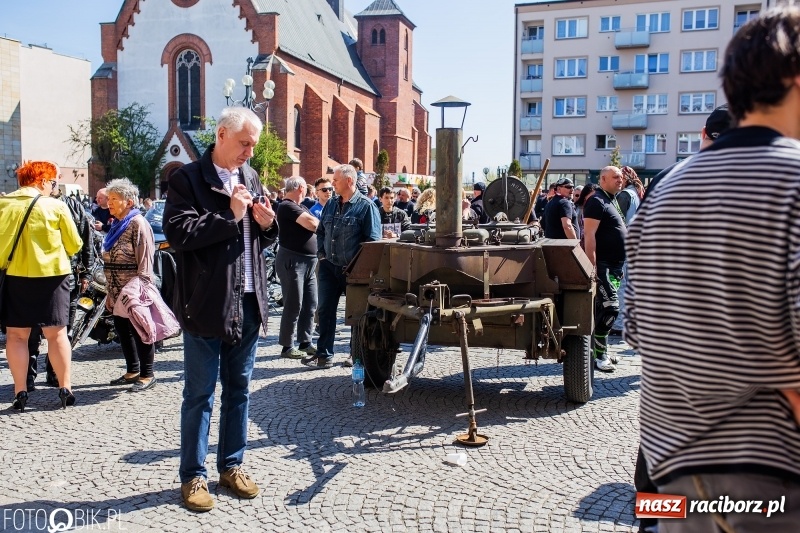 Zdjęcie w galerii na portalu naszraciborz.pl: Setki święconek na raciborskim Rynku, a do tego wielkanocny żurek [FOTO i WIDEO] wiadomości z regionu