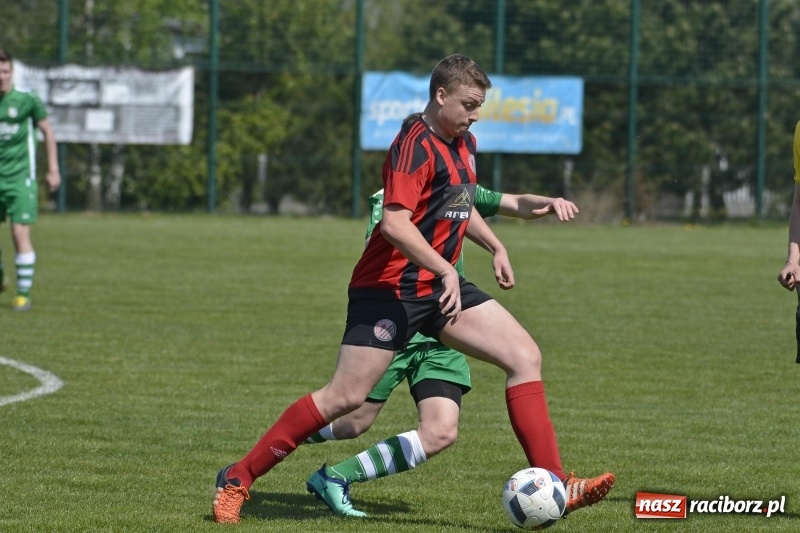 Zdjęcie w galerii na portalu naszraciborz.pl: Klasa okręgowa. Już byli w zagrodzie, witali się z gąską... wiadomości z regionu