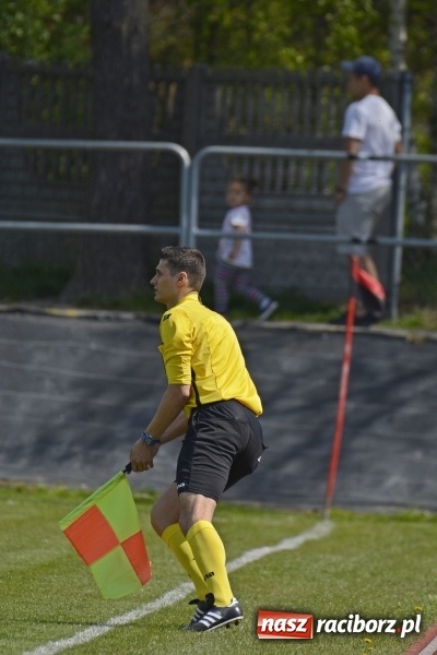 Zdjęcie w galerii na portalu naszraciborz.pl: Klasa okręgowa. Już byli w zagrodzie, witali się z gąską... wiadomości z regionu